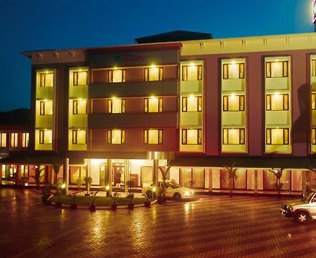 Hotel Elegance Kaladi Luaran gambar