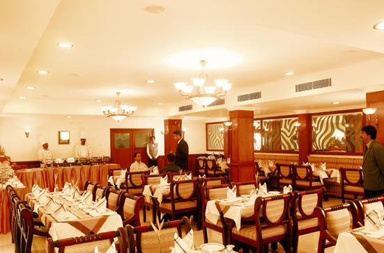 Hotel Elegance Kaladi Luaran gambar