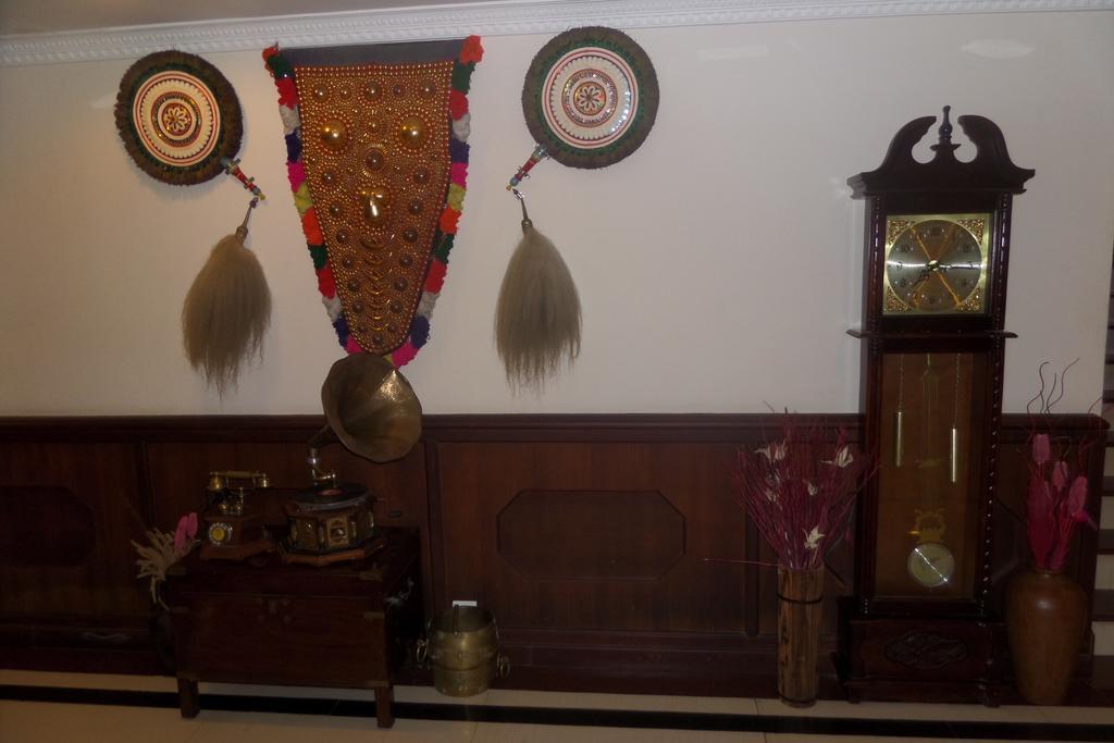 Hotel Elegance Kaladi Luaran gambar