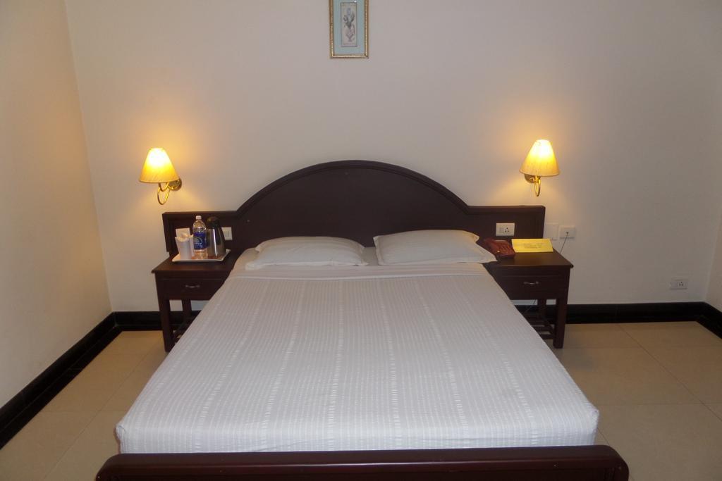 Hotel Elegance Kaladi Bilik gambar