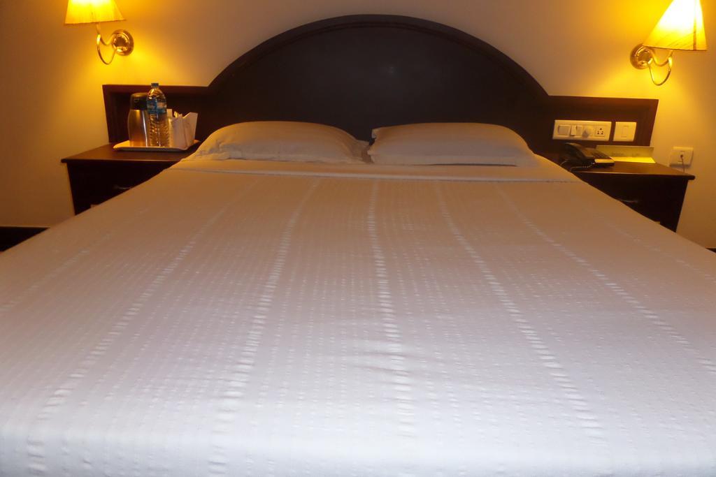 Hotel Elegance Kaladi Bilik gambar