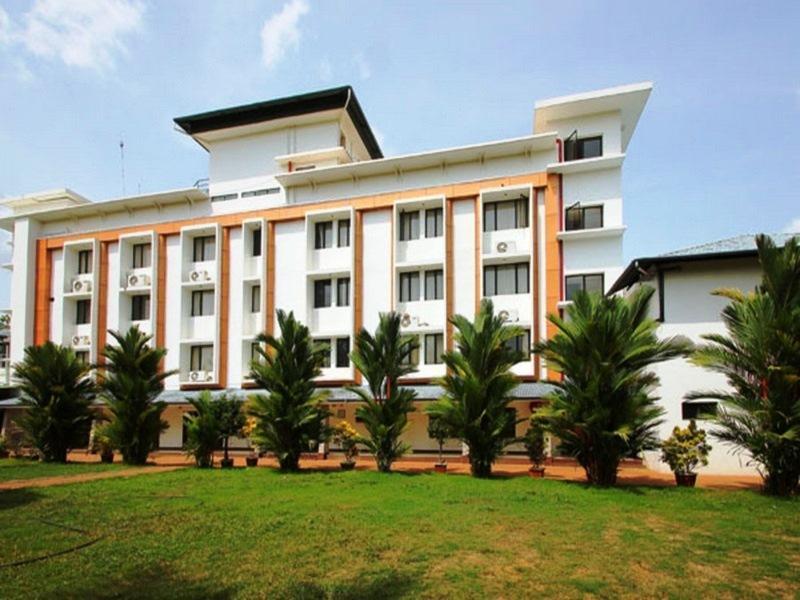Hotel Elegance Kaladi Luaran gambar
