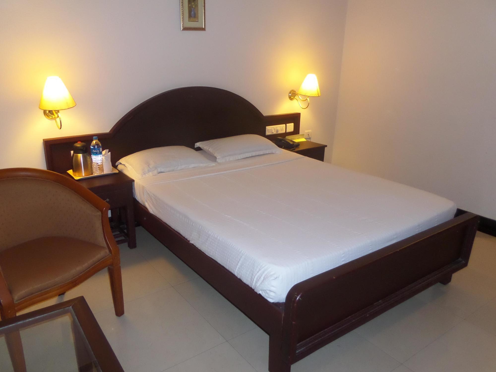Hotel Elegance Kaladi Luaran gambar