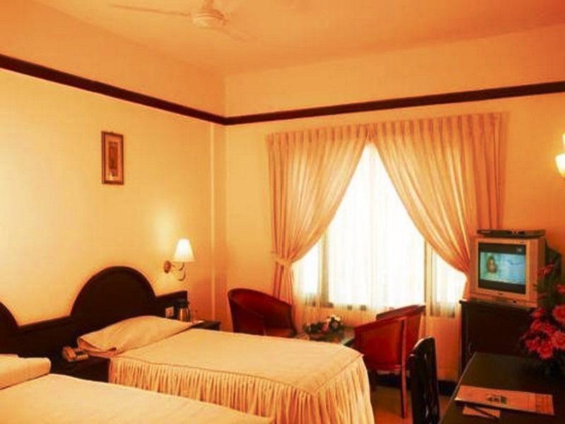 Hotel Elegance Kaladi Luaran gambar