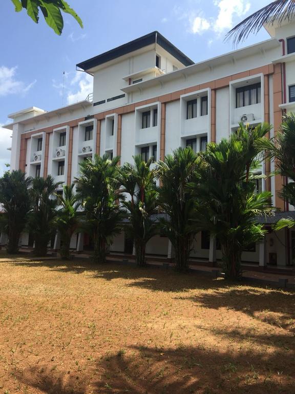 Hotel Elegance Kaladi Luaran gambar