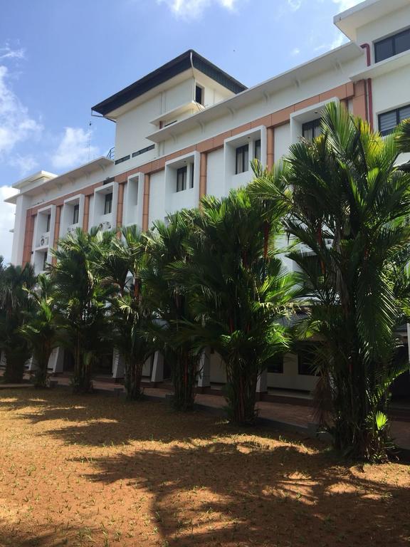 Hotel Elegance Kaladi Luaran gambar